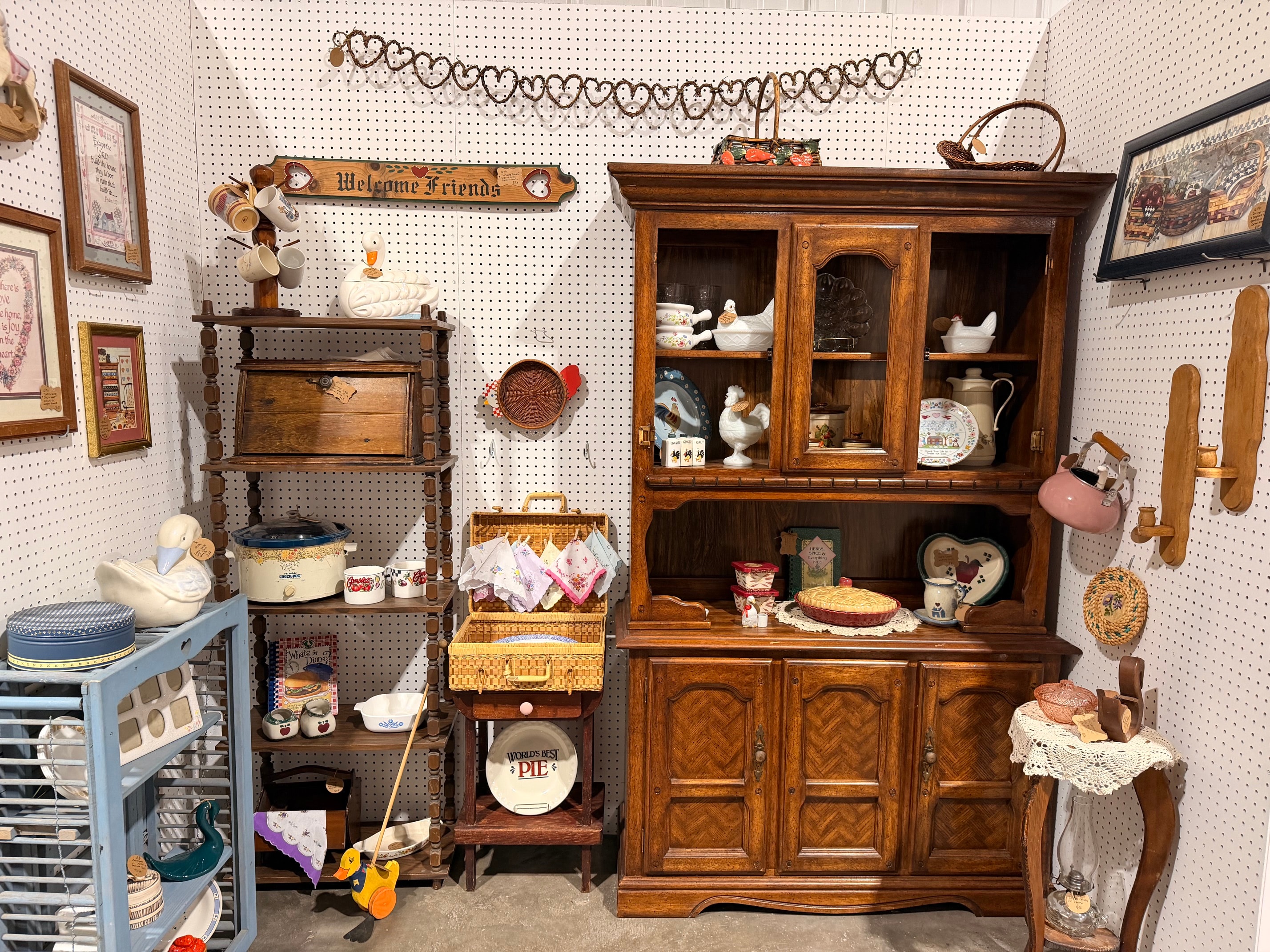 Country cottage booth with hutch and décor