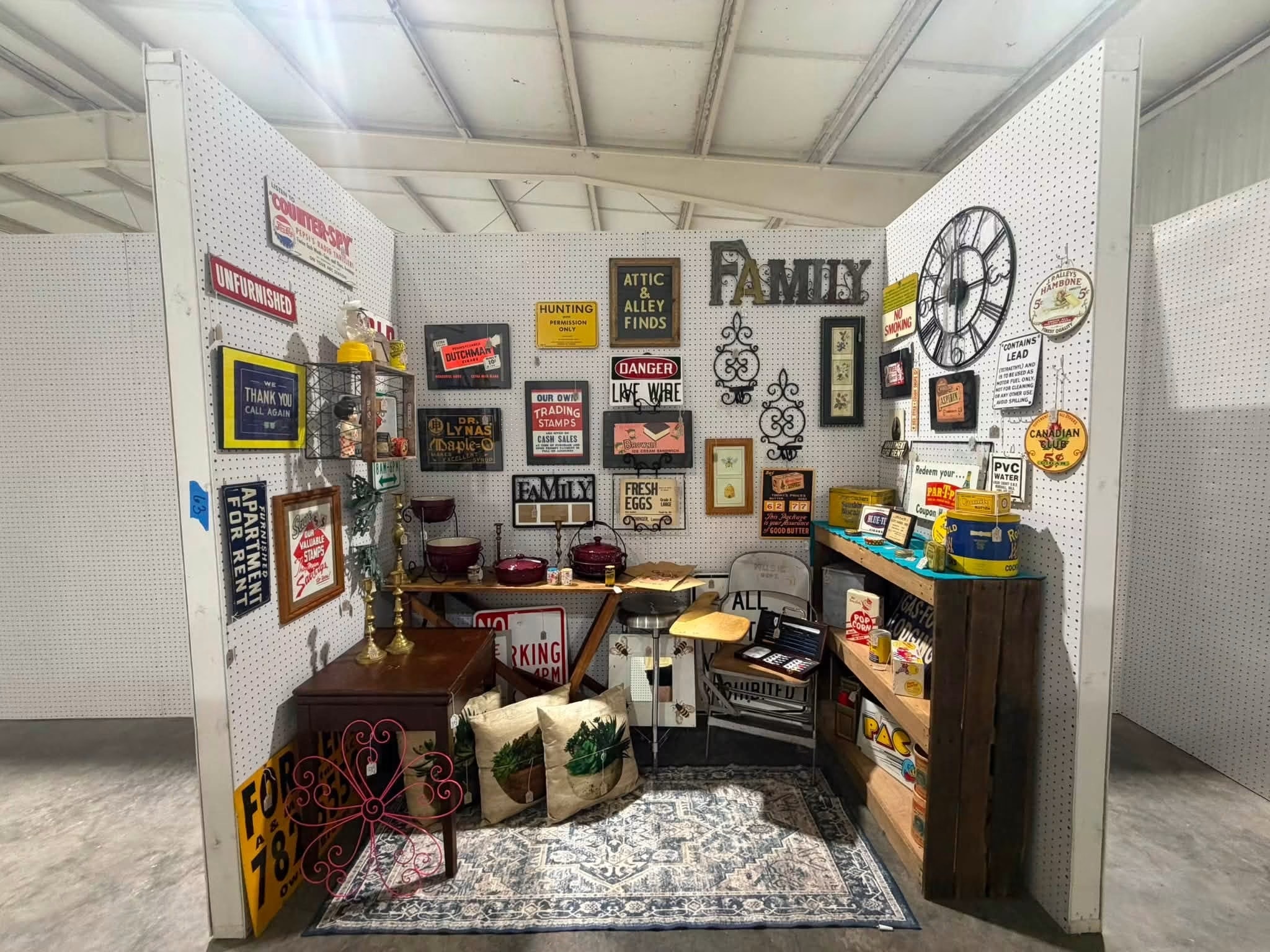 Collectibles and vintage toys booth