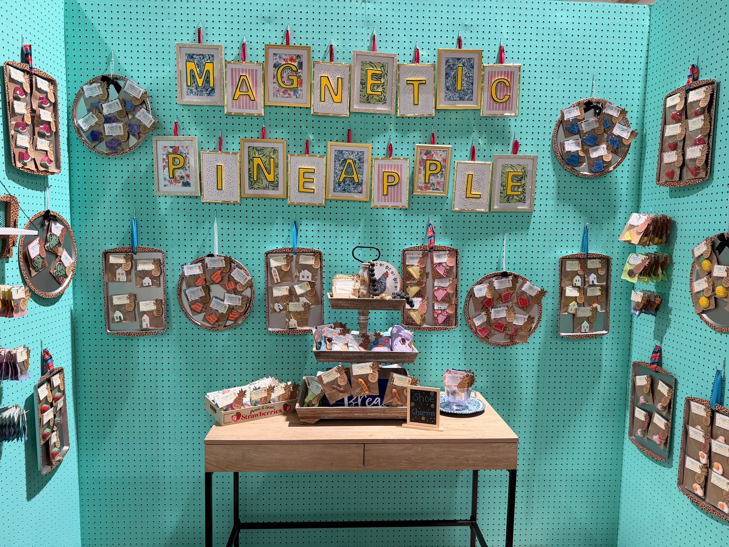 Magnetic Pineapple vendor booth